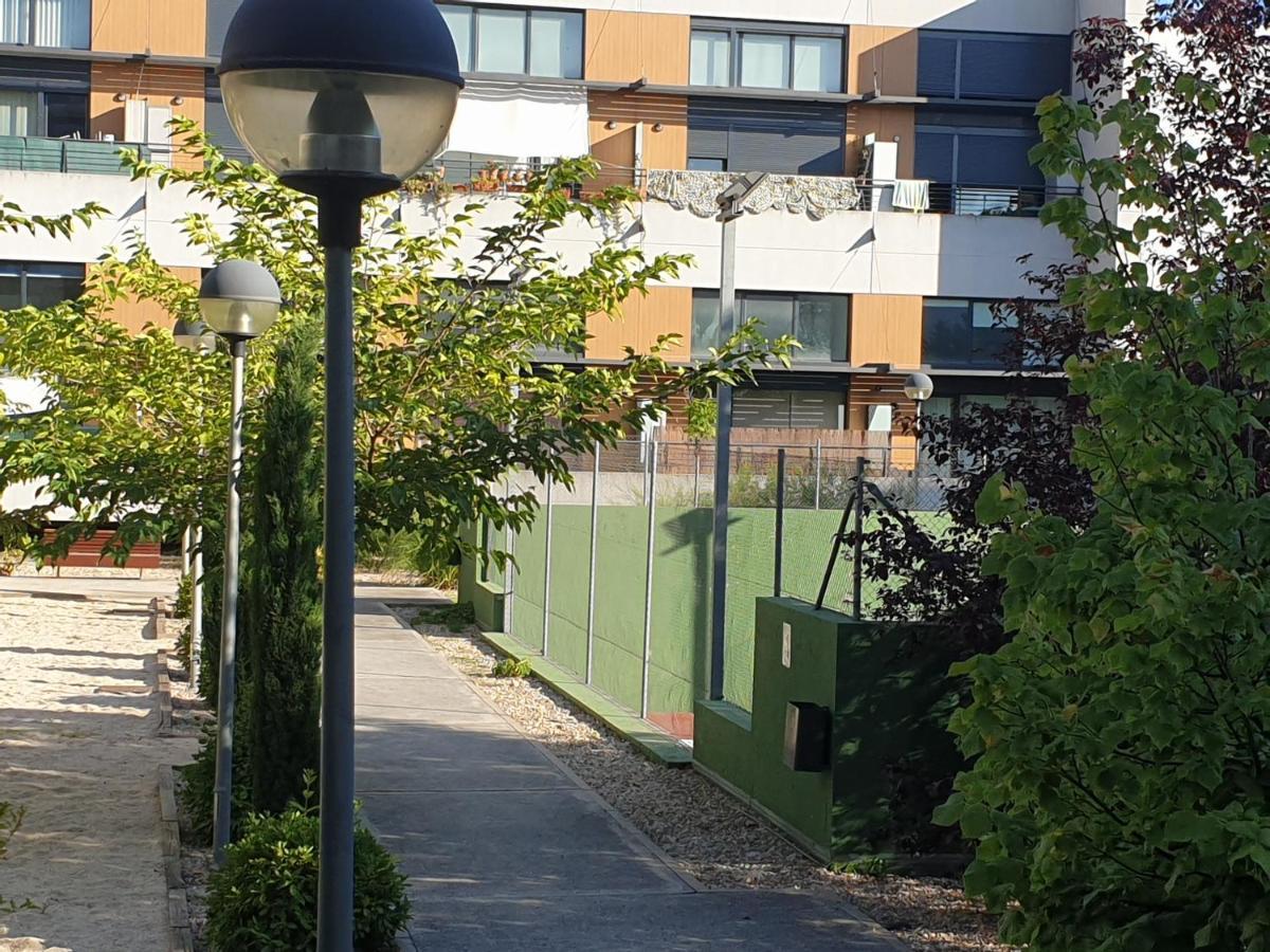Cozy Loft In Tres Cantos, 20 Min To Madrid Exterior foto